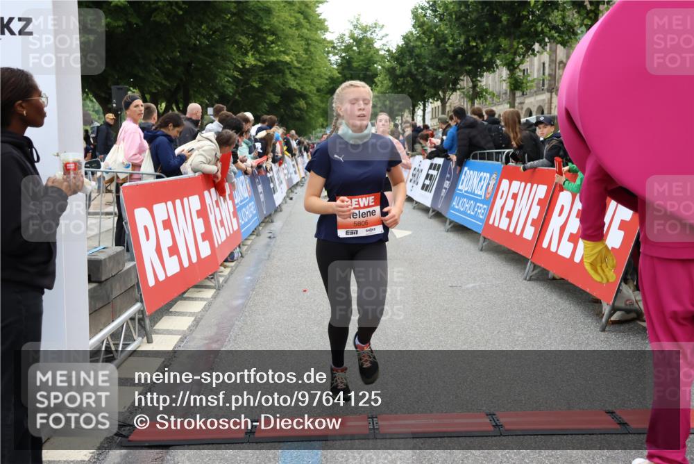 14.06.2026 - REWE Women's Run Strokosch-Dieckow http://msf.ph/oto/9764125 14.06.2026 10:57:30 Ziel 5006, 5228, 5333, 5499, 5753, 5806, 5913, 5933 meine-sportfotos.de