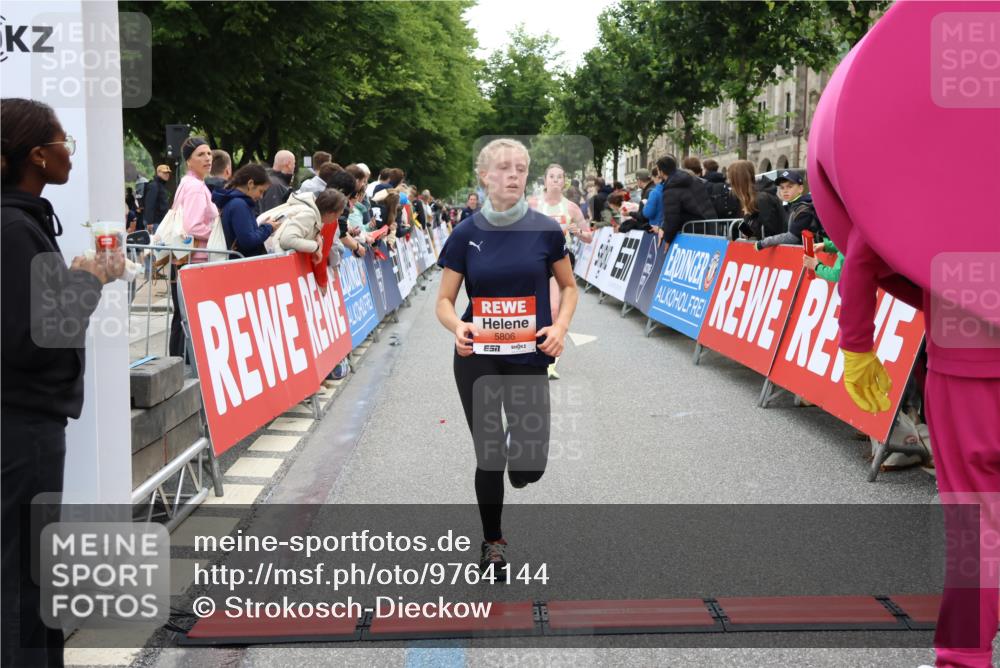 14.06.2026 - REWE Women's Run Strokosch-Dieckow http://msf.ph/oto/9764144 14.06.2026 10:57:30 Ziel 5006, 5228, 5333, 5499, 5753, 5806, 5913, 5933 meine-sportfotos.de