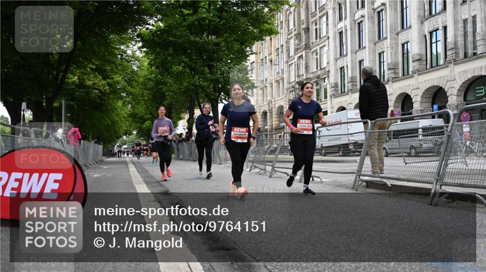 14.06.2026 - REWE Women's Run J. Mangold http://msf.ph/oto/9764151 14.06.2026 11:11:39 Ziel 5215, 5362, 5400, 5401, 5922 meine-sportfotos.de