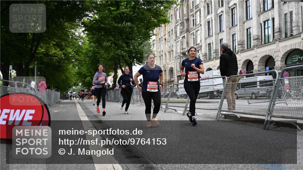 14.06.2026 - REWE Women's Run J. Mangold http://msf.ph/oto/9764153 14.06.2026 11:11:39 Ziel 5215, 5362, 5400, 5401, 5922 meine-sportfotos.de