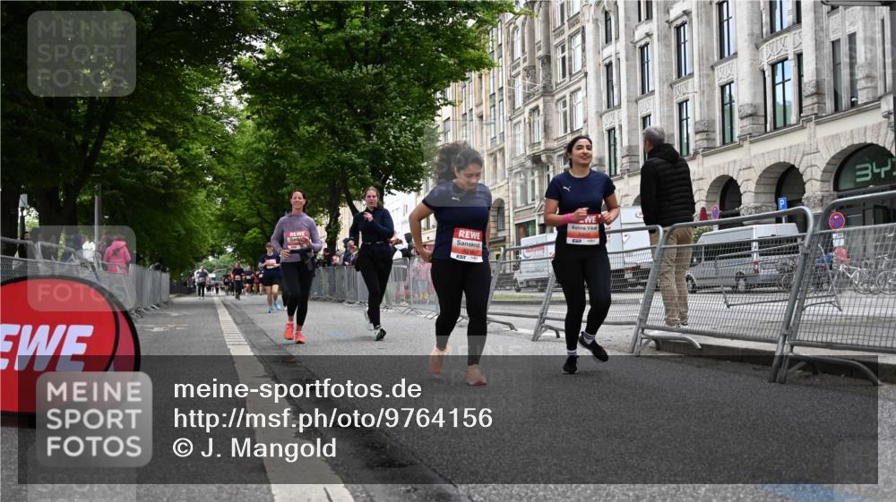 14.06.2026 - REWE Women's Run J. Mangold http://msf.ph/oto/9764156 14.06.2026 11:11:39 Ziel 5215, 5362, 5400, 5401, 5922 meine-sportfotos.de
