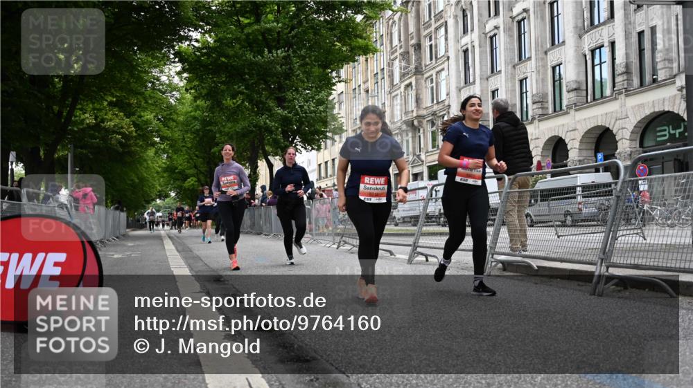 14.06.2026 - REWE Women's Run J. Mangold http://msf.ph/oto/9764160 14.06.2026 11:11:39 Ziel 5215, 5362, 5400, 5401, 5922 meine-sportfotos.de