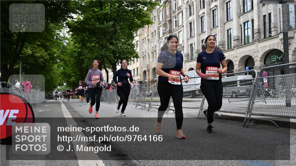 14.06.2026 - REWE Women's Run J. Mangold http://msf.ph/oto/9764166 14.06.2026 11:11:40 Ziel 5215, 5362, 5400, 5401, 5922 meine-sportfotos.de