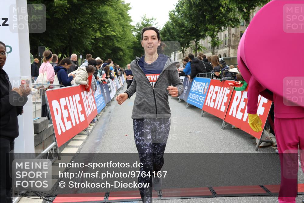 14.06.2026 - REWE Women's Run Strokosch-Dieckow http://msf.ph/oto/9764167 14.06.2026 10:57:28 Ziel 5006, 5228, 5333, 5753, 5806, 5913, 5933 meine-sportfotos.de