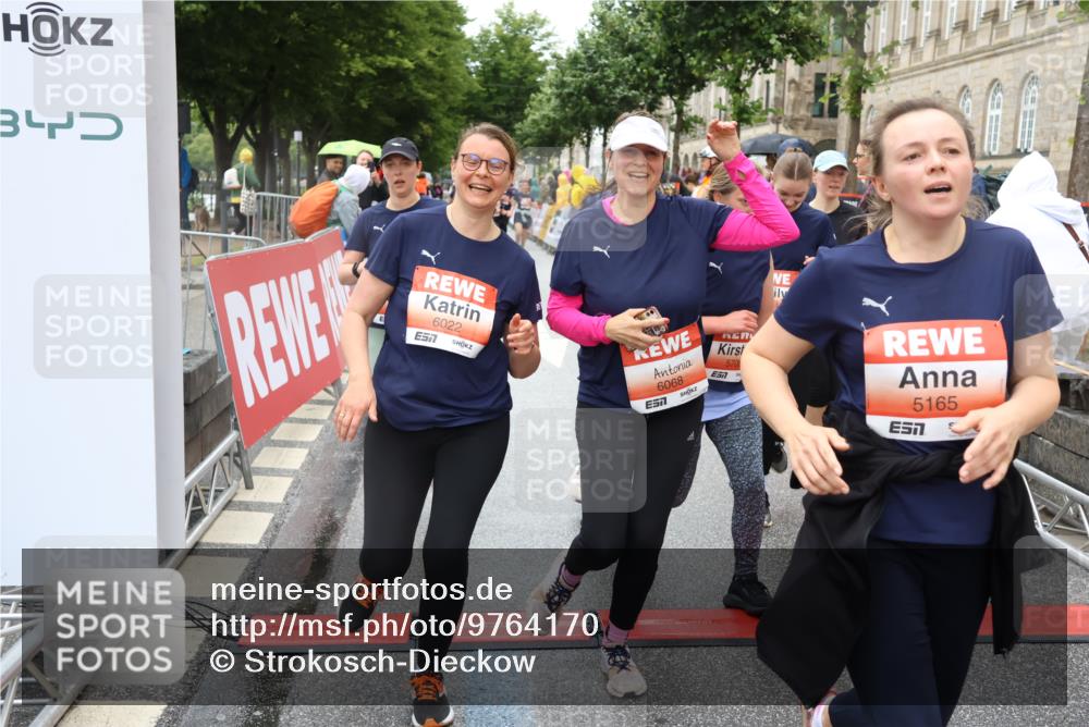14.06.2026 - REWE Women's Run Strokosch-Dieckow http://msf.ph/oto/9764170 14.06.2026 11:11:32 Ziel 5165, 5267, 5323, 5324, 5342, 5348, 5708, 5717, 6022, 6068 meine-sportfotos.de