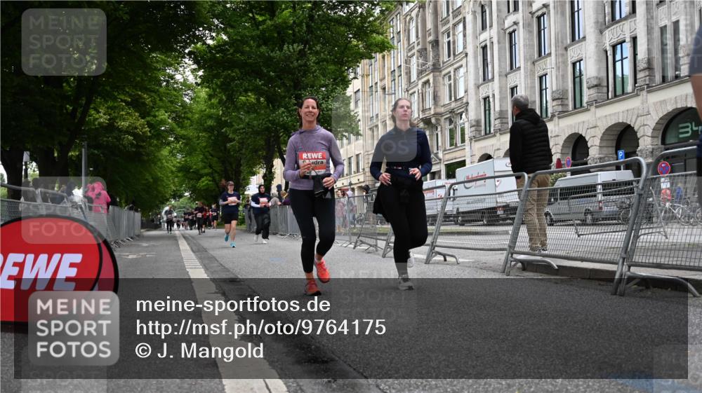 14.06.2026 - REWE Women's Run J. Mangold http://msf.ph/oto/9764175 14.06.2026 11:11:41 Ziel 5215, 5400, 5401, 5922 meine-sportfotos.de