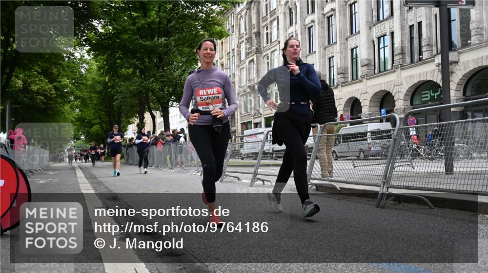 14.06.2026 - REWE Women's Run J. Mangold http://msf.ph/oto/9764186 14.06.2026 11:11:42 Ziel 5159, 5215, 5400, 5401, 5922 meine-sportfotos.de