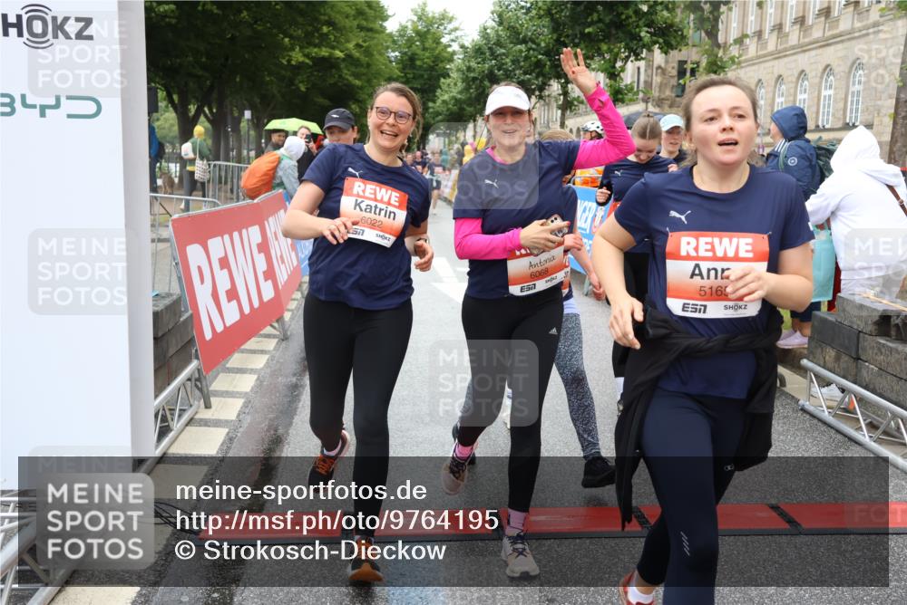 14.06.2026 - REWE Women's Run Strokosch-Dieckow http://msf.ph/oto/9764195 14.06.2026 11:11:32 Ziel 5165, 5267, 5323, 5324, 5342, 5348, 5708, 5717, 6022, 6068 meine-sportfotos.de