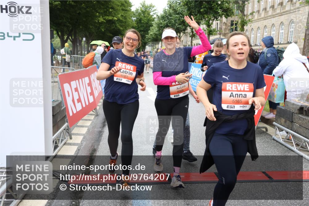 14.06.2026 - REWE Women's Run Strokosch-Dieckow http://msf.ph/oto/9764207 14.06.2026 11:11:32 Ziel 5165, 5267, 5323, 5324, 5342, 5348, 5708, 5717, 6022, 6068 meine-sportfotos.de