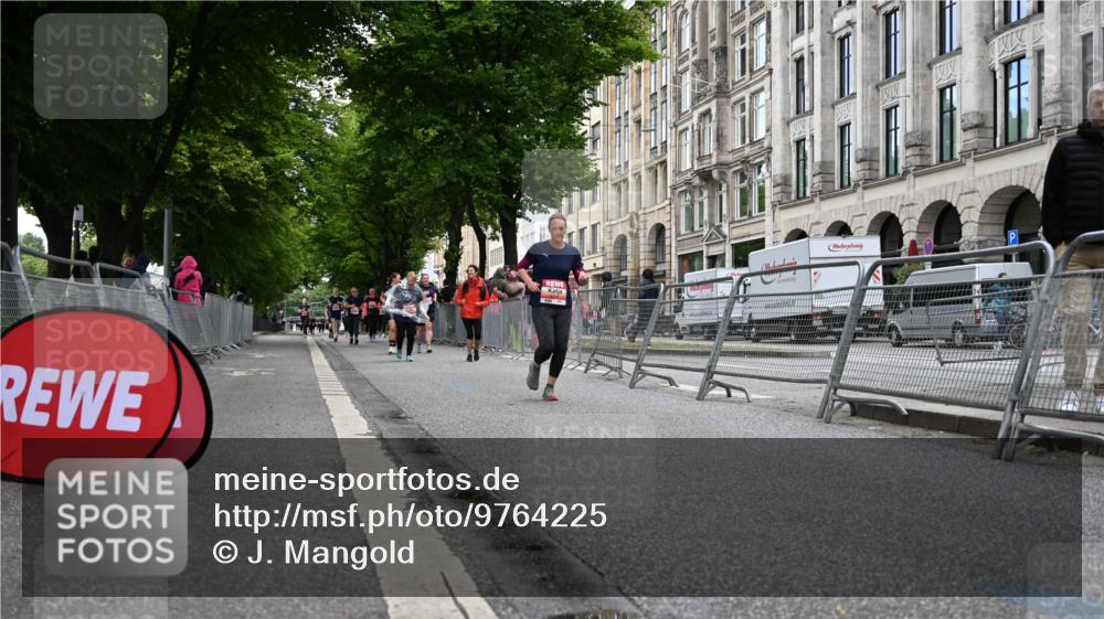 14.06.2026 - REWE Women's Run J. Mangold http://msf.ph/oto/9764225 14.06.2026 11:11:53 Ziel 5388, 5602 meine-sportfotos.de