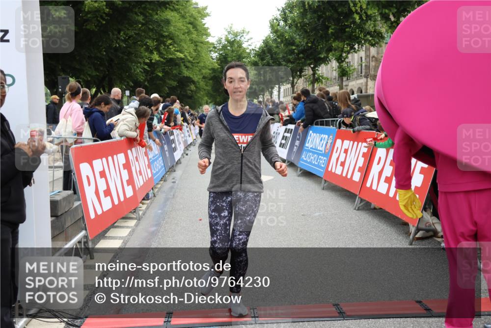 14.06.2026 - REWE Women's Run Strokosch-Dieckow http://msf.ph/oto/9764230 14.06.2026 10:57:27 Ziel 5006, 5333, 5683, 5753, 5806, 5913, 5933 meine-sportfotos.de