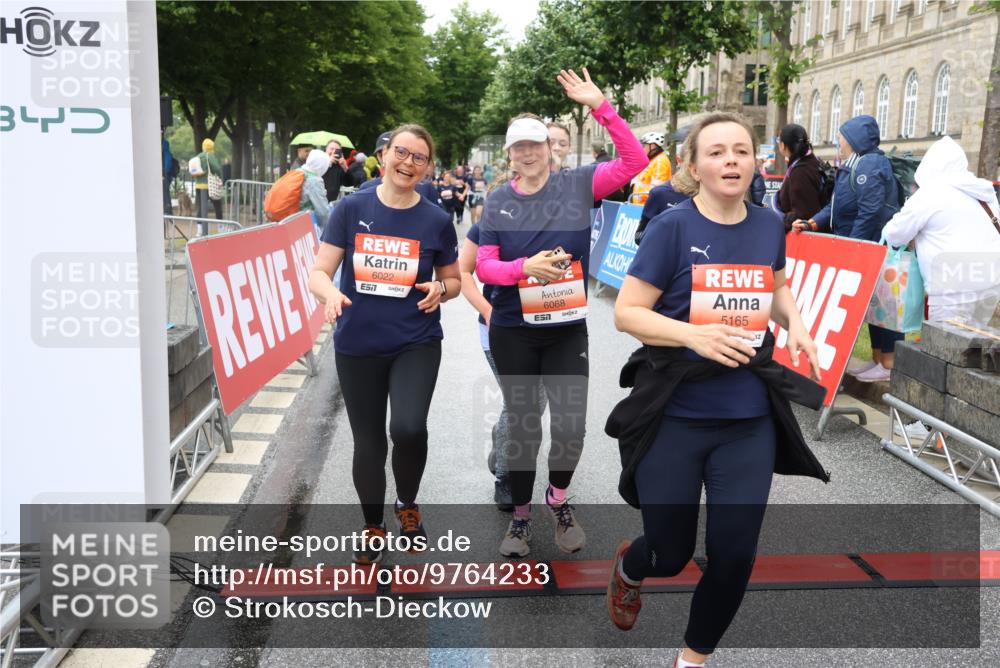 14.06.2026 - REWE Women's Run Strokosch-Dieckow http://msf.ph/oto/9764233 14.06.2026 11:11:31 Ziel 5165, 5267, 5323, 5324, 5342, 5348, 5708, 5717, 6022, 6068 meine-sportfotos.de