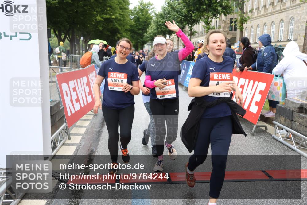 14.06.2026 - REWE Women's Run Strokosch-Dieckow http://msf.ph/oto/9764244 14.06.2026 11:11:31 Ziel 5165, 5267, 5323, 5324, 5342, 5348, 5708, 5717, 6022, 6068 meine-sportfotos.de