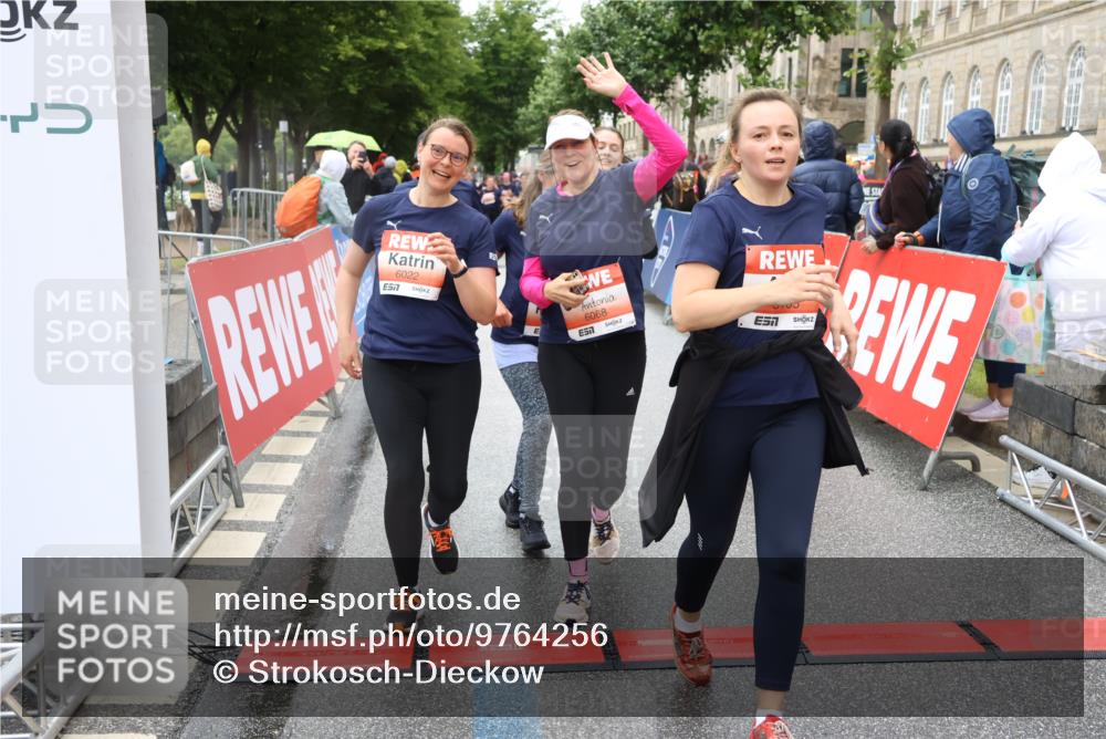 14.06.2026 - REWE Women's Run Strokosch-Dieckow http://msf.ph/oto/9764256 14.06.2026 11:11:31 Ziel 5165, 5267, 5323, 5324, 5342, 5348, 5708, 5717, 6022, 6068 meine-sportfotos.de