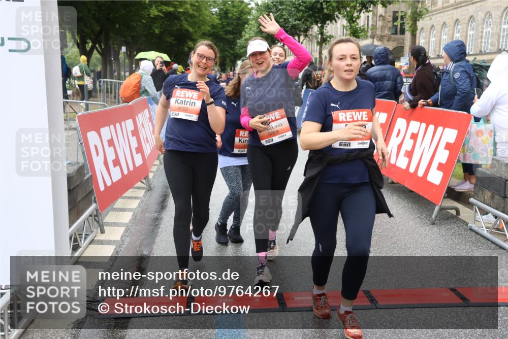 14.06.2026 - REWE Women's Run Strokosch-Dieckow http://msf.ph/oto/9764267 14.06.2026 11:11:31 Ziel 5165, 5267, 5323, 5324, 5342, 5348, 5708, 5717, 6022, 6068 meine-sportfotos.de