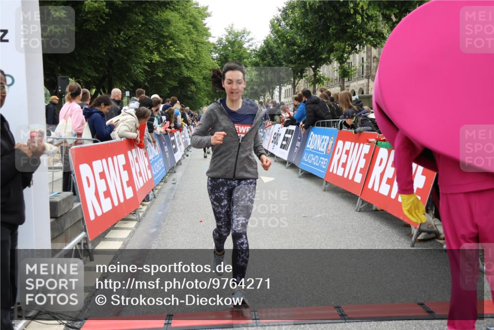 14.06.2026 - REWE Women's Run Strokosch-Dieckow http://msf.ph/oto/9764271 14.06.2026 10:57:27 Ziel 5006, 5333, 5683, 5753, 5806, 5913, 5933 meine-sportfotos.de