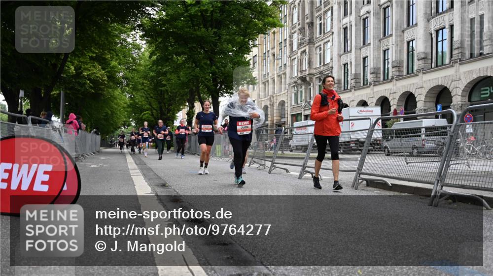 14.06.2026 - REWE Women's Run J. Mangold http://msf.ph/oto/9764277 14.06.2026 11:12:00 Ziel 5097, 5105, 5388, 5658, 5959 meine-sportfotos.de