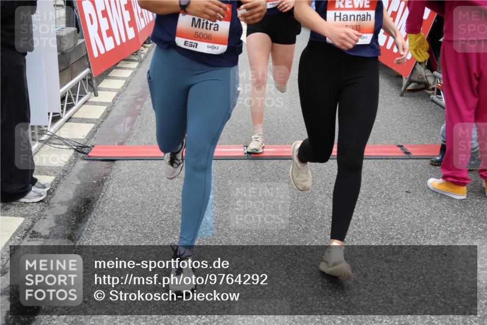 14.06.2026 - REWE Women's Run Strokosch-Dieckow http://msf.ph/oto/9764292 14.06.2026 10:57:24 Ziel 5006, 5048, 5333, 5683, 5753, 5913, 5933 meine-sportfotos.de