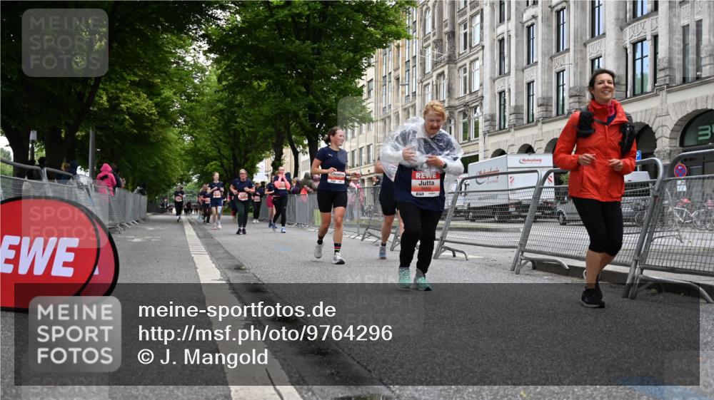 14.06.2026 - REWE Women's Run J. Mangold http://msf.ph/oto/9764296 14.06.2026 11:12:01 Ziel 5097, 5105, 5658, 5959 meine-sportfotos.de