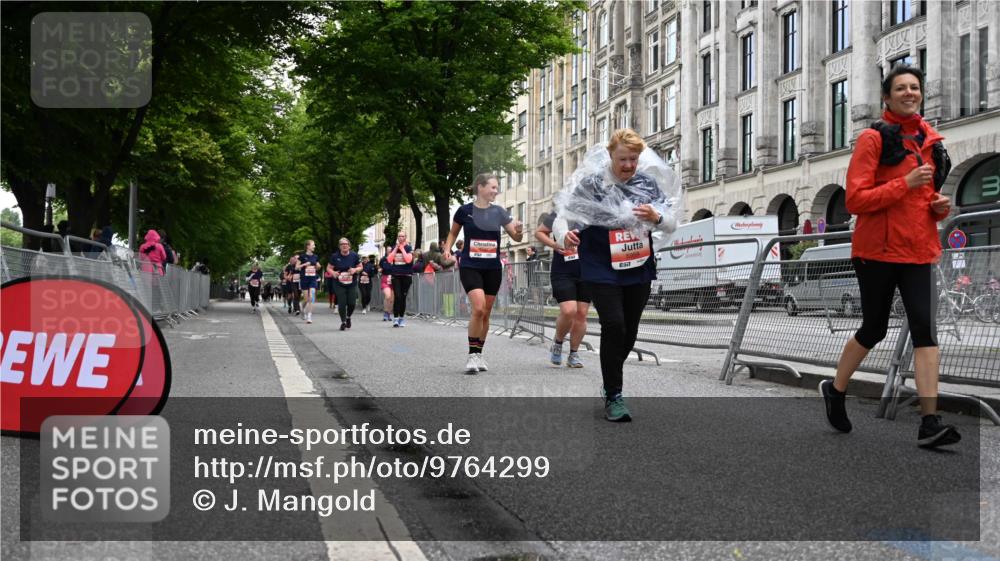 14.06.2026 - REWE Women's Run J. Mangold http://msf.ph/oto/9764299 14.06.2026 11:12:01 Ziel 5097, 5105, 5658, 5959 meine-sportfotos.de