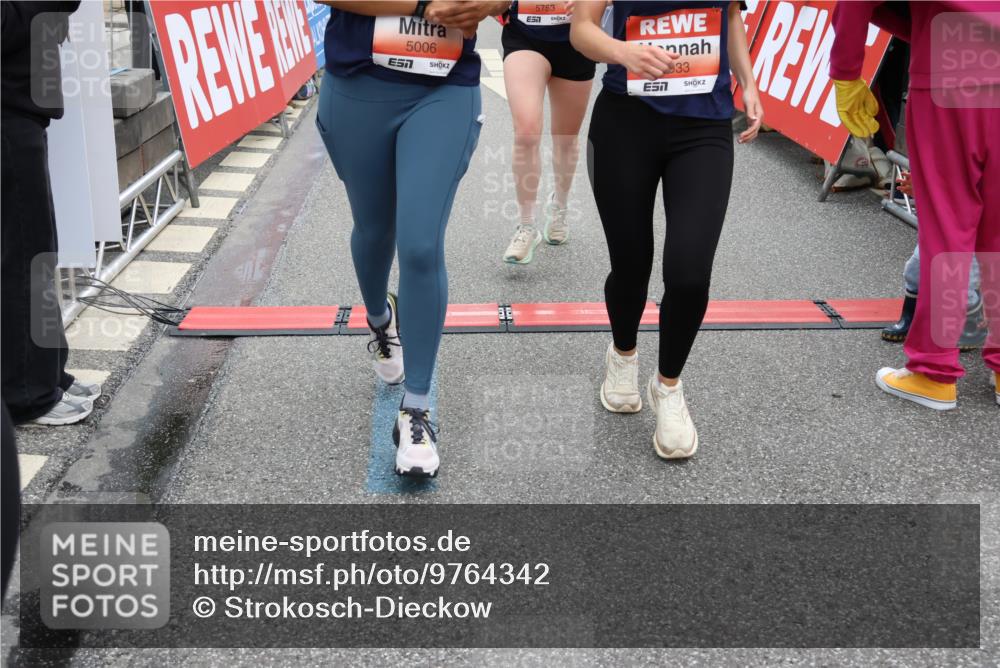 14.06.2026 - REWE Women's Run Strokosch-Dieckow http://msf.ph/oto/9764342 14.06.2026 10:57:24 Ziel 5006, 5048, 5333, 5683, 5753, 5913, 5933 meine-sportfotos.de