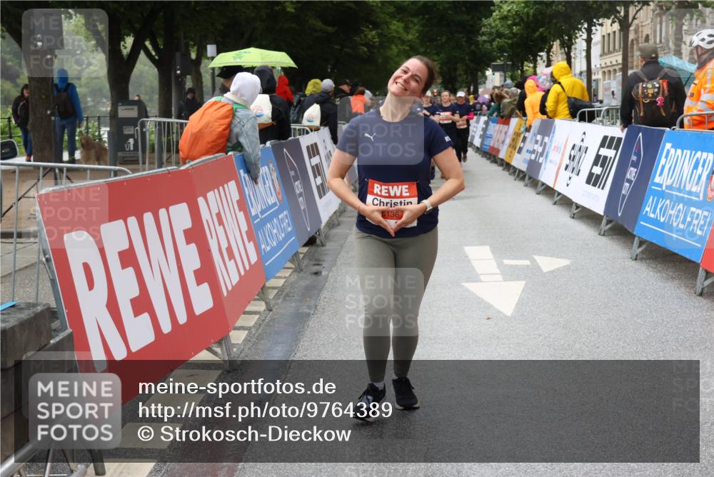 14.06.2026 - REWE Women's Run Strokosch-Dieckow http://msf.ph/oto/9764389 14.06.2026 11:11:20 Ziel 5136, 5275, 5575, 5617, 6027 meine-sportfotos.de