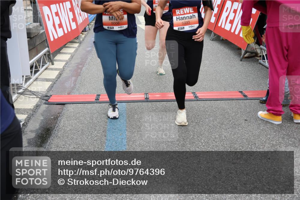 14.06.2026 - REWE Women's Run Strokosch-Dieckow http://msf.ph/oto/9764396 14.06.2026 10:57:24 Ziel 5006, 5048, 5333, 5683, 5753, 5913, 5933 meine-sportfotos.de