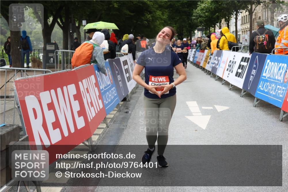 14.06.2026 - REWE Women's Run Strokosch-Dieckow http://msf.ph/oto/9764401 14.06.2026 11:11:20 Ziel 5136, 5275, 5575, 5617, 6027 meine-sportfotos.de