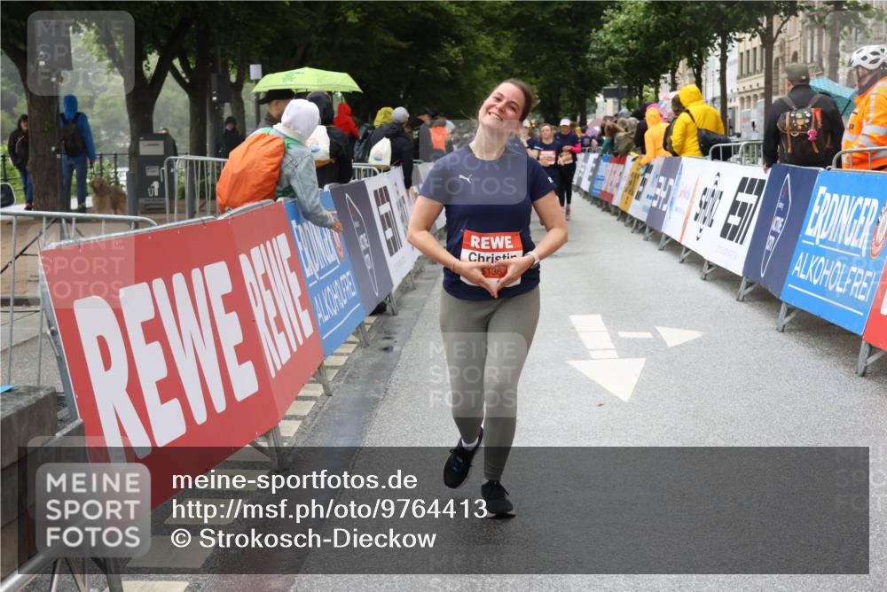 14.06.2026 - REWE Women's Run Strokosch-Dieckow http://msf.ph/oto/9764413 14.06.2026 11:11:20 Ziel 5136, 5275, 5575, 5617, 6027 meine-sportfotos.de