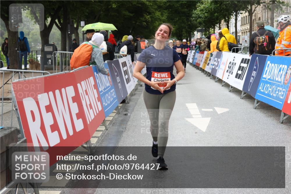 14.06.2026 - REWE Women's Run Strokosch-Dieckow http://msf.ph/oto/9764427 14.06.2026 11:11:20 Ziel 5136, 5275, 5575, 5617, 6027 meine-sportfotos.de