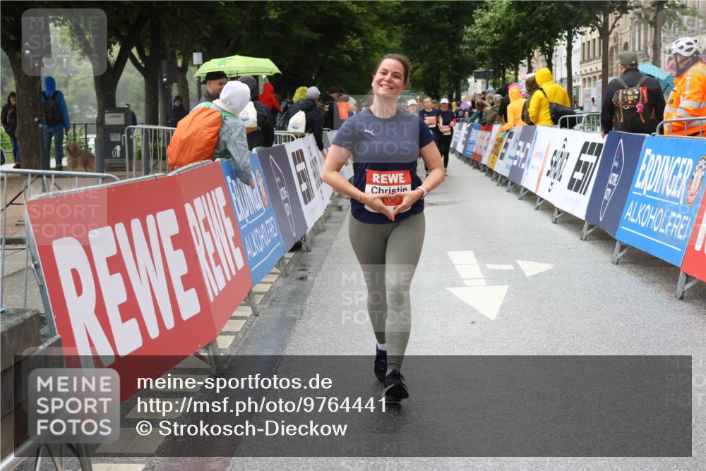 14.06.2026 - REWE Women's Run Strokosch-Dieckow http://msf.ph/oto/9764441 14.06.2026 11:11:20 Ziel 5136, 5275, 5575, 5617, 6027 meine-sportfotos.de