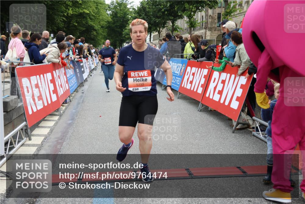 14.06.2026 - REWE Women's Run Strokosch-Dieckow http://msf.ph/oto/9764474 14.06.2026 10:57:22 Ziel 5006, 5048, 5333, 5500, 5683, 5753, 5872, 5933 meine-sportfotos.de