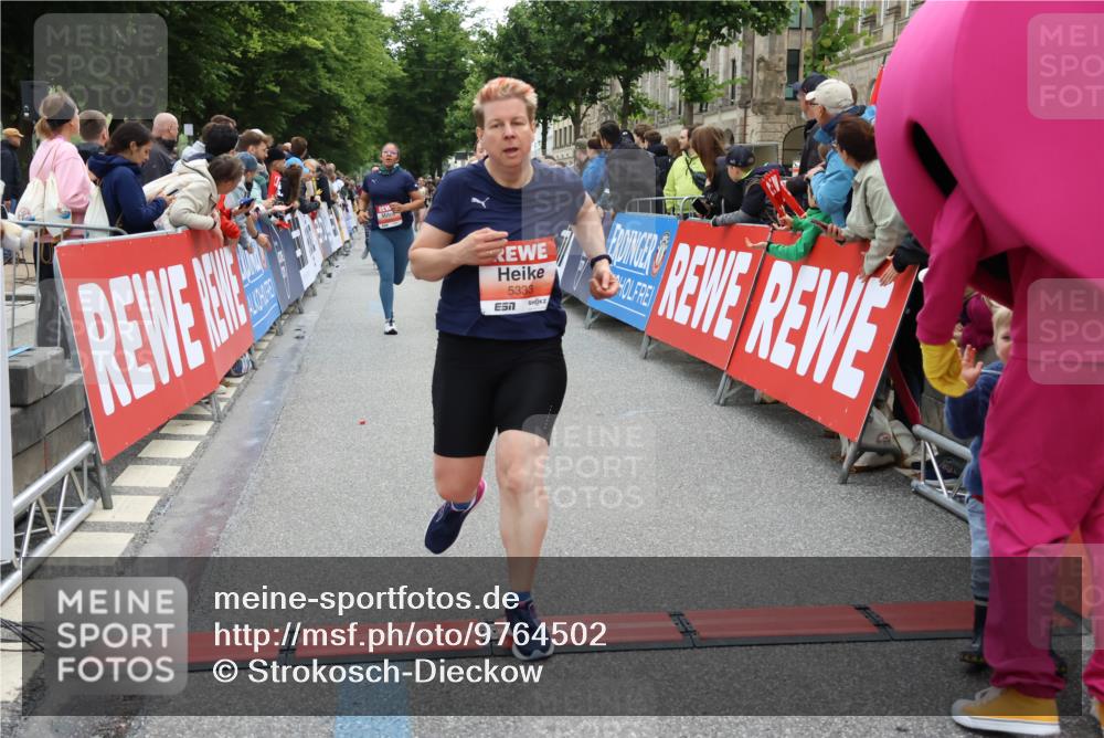 14.06.2026 - REWE Women's Run Strokosch-Dieckow http://msf.ph/oto/9764502 14.06.2026 10:57:22 Ziel 5006, 5048, 5333, 5500, 5683, 5753, 5872, 5933 meine-sportfotos.de