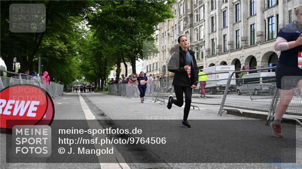 14.06.2026 - REWE Women's Run J. Mangold http://msf.ph/oto/9764506 14.06.2026 11:12:27 Ziel 5009, 5155, 5205, 5847 meine-sportfotos.de