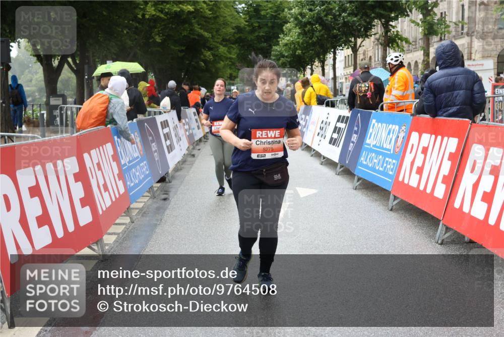 14.06.2026 - REWE Women's Run Strokosch-Dieckow http://msf.ph/oto/9764508 14.06.2026 11:11:17 Ziel 5136, 5275, 5575, 5617, 6027 meine-sportfotos.de