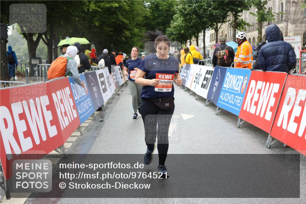 14.06.2026 - REWE Women's Run Strokosch-Dieckow http://msf.ph/oto/9764521 14.06.2026 11:11:17 Ziel 5136, 5275, 5575, 5617, 6027 meine-sportfotos.de