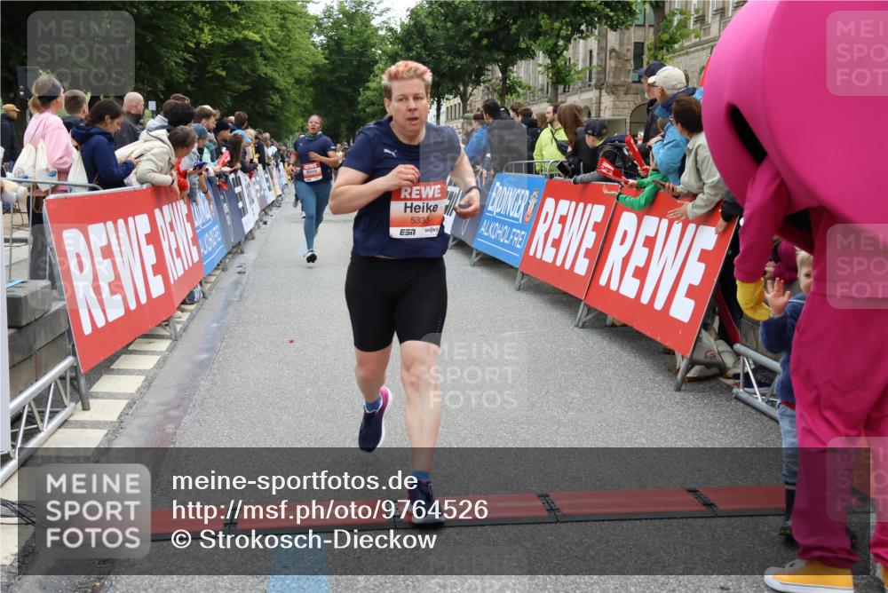 14.06.2026 - REWE Women's Run Strokosch-Dieckow http://msf.ph/oto/9764526 14.06.2026 10:57:22 Ziel 5006, 5048, 5333, 5500, 5683, 5753, 5872, 5933 meine-sportfotos.de