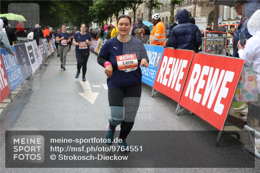 14.06.2026 - REWE Women's Run Strokosch-Dieckow http://msf.ph/oto/9764551 14.06.2026 11:11:14 Ziel 5275, 5575, 5606, 5617, 6027 meine-sportfotos.de