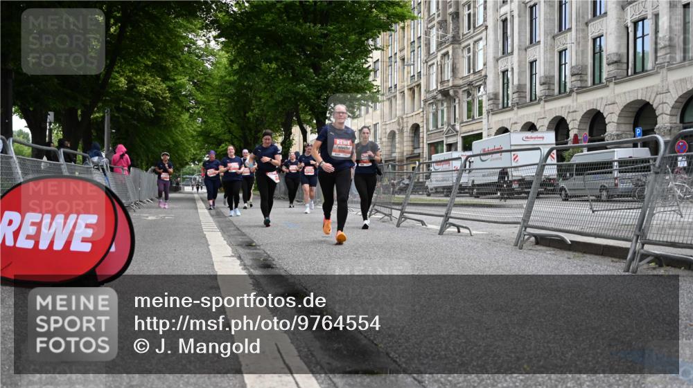 14.06.2026 - REWE Women's Run J. Mangold http://msf.ph/oto/9764554 14.06.2026 11:12:54 Ziel 5299, 5300, 5365, 5383, 5426, 5726, 5936 meine-sportfotos.de