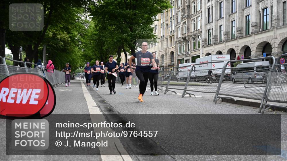 14.06.2026 - REWE Women's Run J. Mangold http://msf.ph/oto/9764557 14.06.2026 11:12:54 Ziel 5299, 5300, 5365, 5383, 5426, 5726, 5936 meine-sportfotos.de