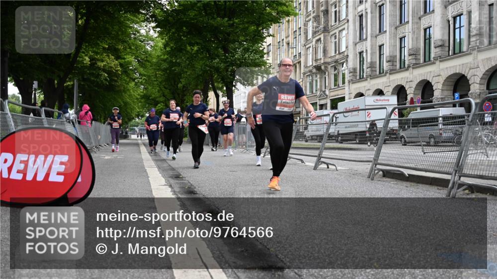 14.06.2026 - REWE Women's Run J. Mangold http://msf.ph/oto/9764566 14.06.2026 11:12:55 Ziel 5299, 5300, 5365, 5383, 5726, 5936 meine-sportfotos.de