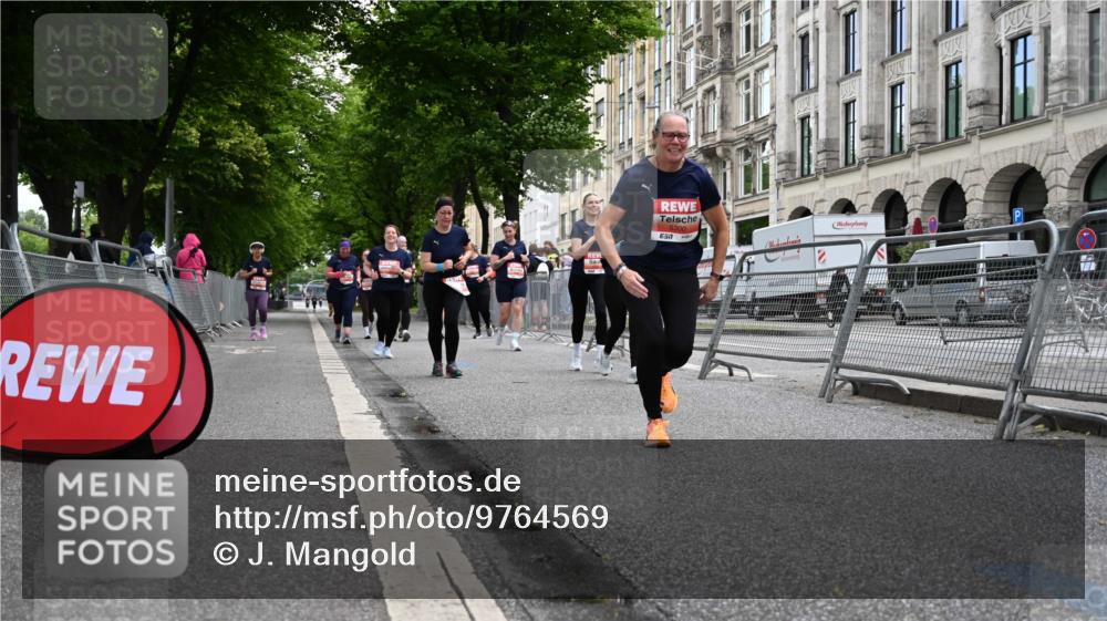 14.06.2026 - REWE Women's Run J. Mangold http://msf.ph/oto/9764569 14.06.2026 11:12:55 Ziel 5299, 5300, 5365, 5383, 5726, 5936 meine-sportfotos.de
