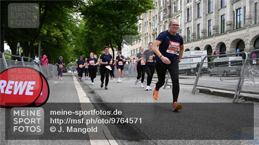 14.06.2026 - REWE Women's Run J. Mangold http://msf.ph/oto/9764571 14.06.2026 11:12:55 Ziel 5299, 5300, 5365, 5383, 5726, 5936 meine-sportfotos.de