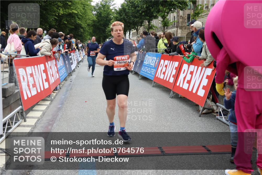 14.06.2026 - REWE Women's Run Strokosch-Dieckow http://msf.ph/oto/9764576 14.06.2026 10:57:22 Ziel 5006, 5048, 5333, 5500, 5683, 5753, 5872, 5933 meine-sportfotos.de