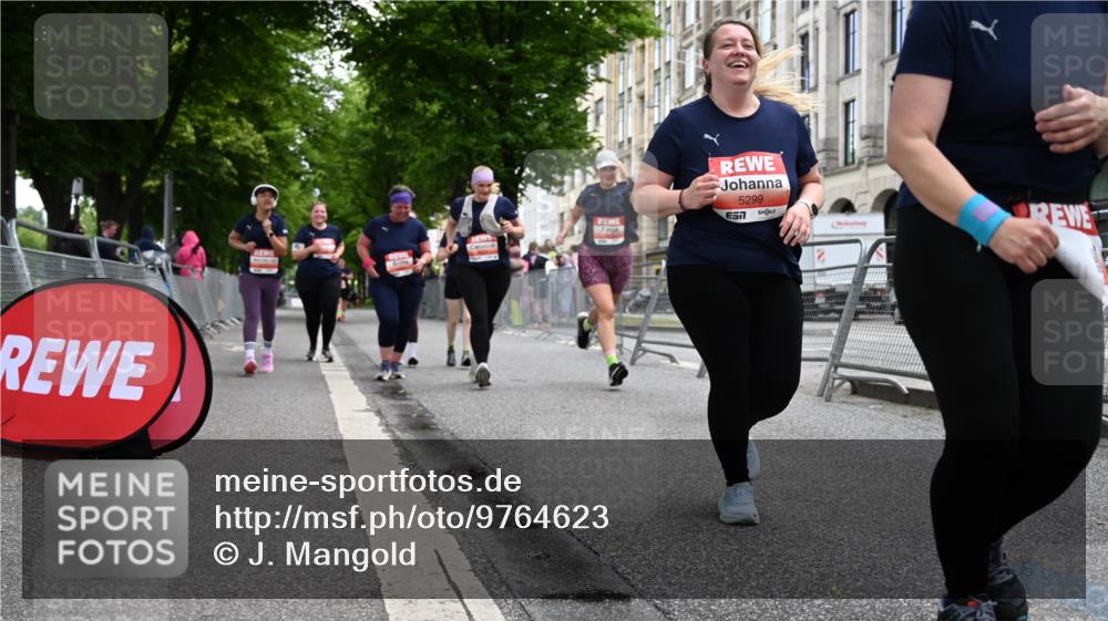 14.06.2026 - REWE Women's Run J. Mangold http://msf.ph/oto/9764623 14.06.2026 11:13:00 Ziel 5057, 5252, 5299, 5383, 5537, 5564, 5645, 5678, 5726, 5936, 5955, 6033, 6059 meine-sportfotos.de