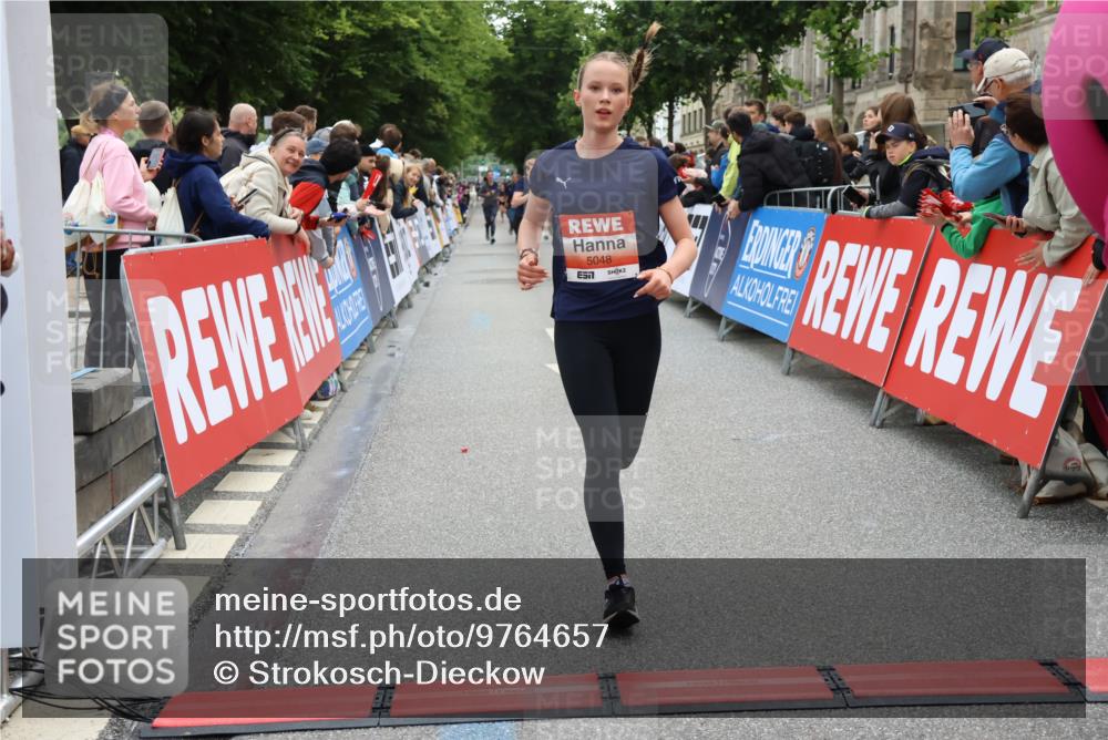 14.06.2026 - REWE Women's Run Strokosch-Dieckow http://msf.ph/oto/9764657 14.06.2026 10:57:17 Ziel 5048, 5218, 5500, 5552, 5640, 5683, 5804, 5872 meine-sportfotos.de