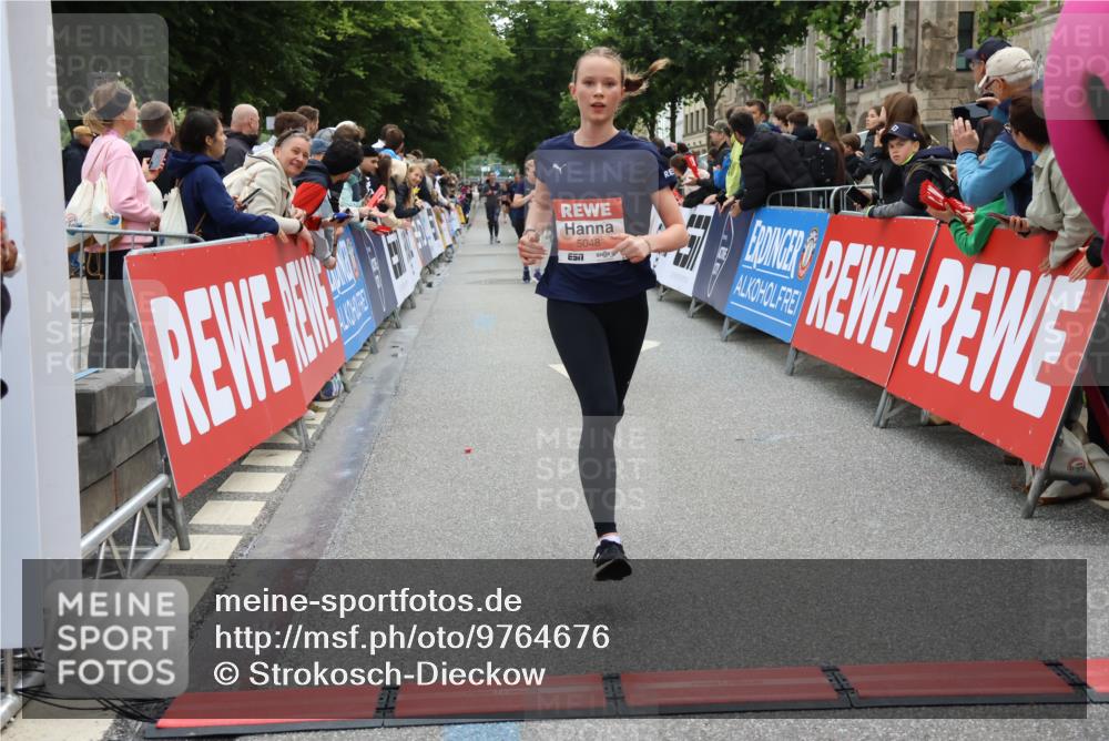 14.06.2026 - REWE Women's Run Strokosch-Dieckow http://msf.ph/oto/9764676 14.06.2026 10:57:17 Ziel 5048, 5218, 5500, 5552, 5640, 5683, 5804, 5872 meine-sportfotos.de