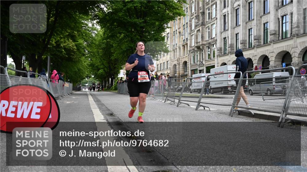 14.06.2026 - REWE Women's Run J. Mangold http://msf.ph/oto/9764682 14.06.2026 11:13:13 Ziel 5256 meine-sportfotos.de