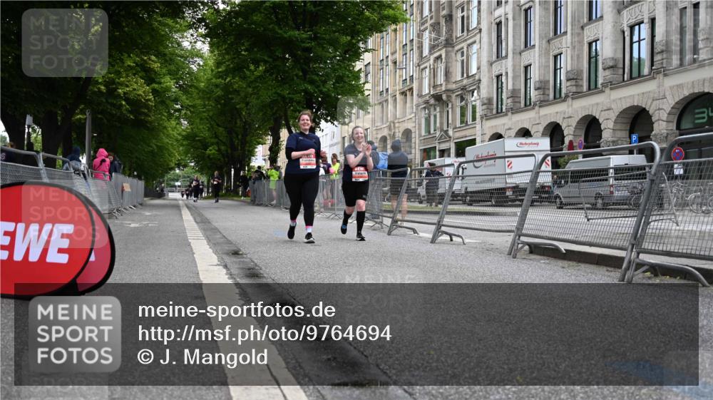 14.06.2026 - REWE Women's Run J. Mangold http://msf.ph/oto/9764694 14.06.2026 11:13:37 Ziel 5151, 5152 meine-sportfotos.de