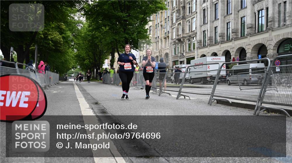 14.06.2026 - REWE Women's Run J. Mangold http://msf.ph/oto/9764696 14.06.2026 11:13:37 Ziel 5151, 5152 meine-sportfotos.de
